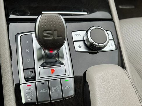 Used 2013 Mercedes-Benz SL 550 w/ Premium Pkg image 32