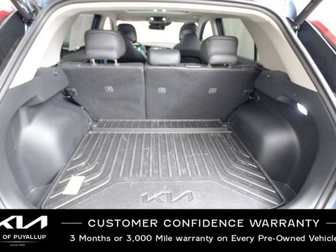 Certified 2024 Kia Niro SX image 19