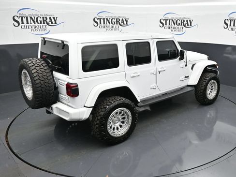 Used 2022 Jeep Wrangler Unlimited Sahara AWD/4WD image 24