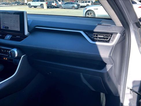 Used 2025 Toyota RAV4 XLE image 13