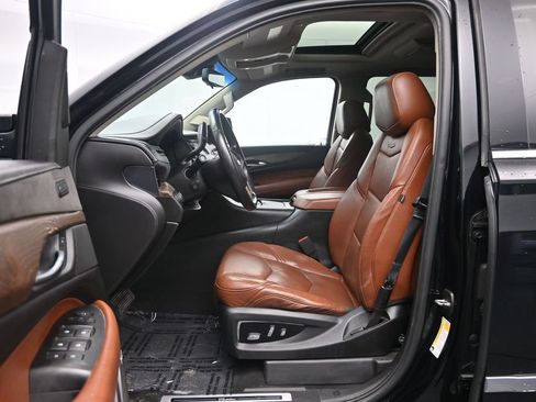 Used 2018 Cadillac Escalade Premium Luxury AWD/4WD image 22