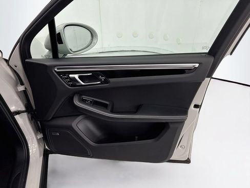 Used 2022 Porsche Macan AWD/4WD image 24