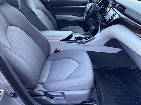 Used 2020 Toyota Camry LE image 34