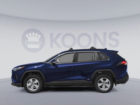 Used 2025 Toyota RAV4 XLE w/ Convenience Package AWD/4WD image 4