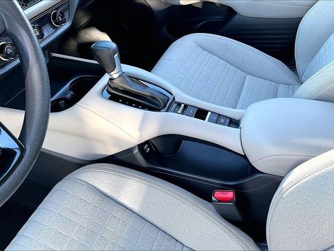 Used 2025 Honda HR-V LX image 15