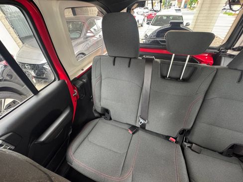 Used 2025 Jeep Wrangler Unlimited Rubicon AWD/4WD image 38