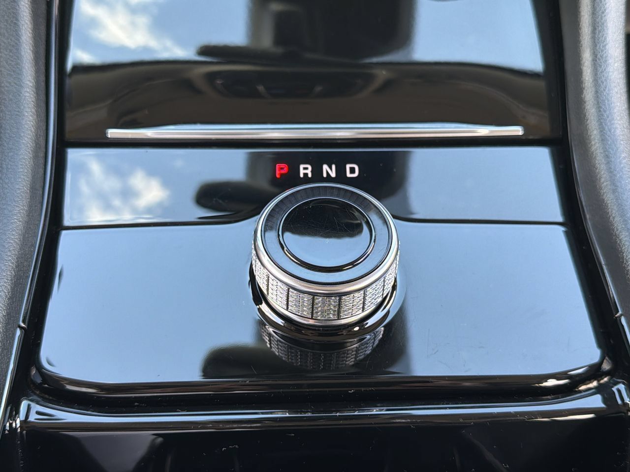 Used 2023 Jeep Grand Cherokee Laredo w/ Luxury Tech Group I RWD image 25