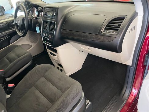Used 2017 Dodge Grand Caravan SE FWD image 20