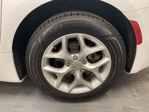 Used 2018 Chrysler Pacifica Touring-L Plus w/ Advanced Safetytec Group image 29