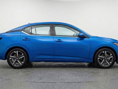 Used 2025 Nissan Sentra SV FWD image 11