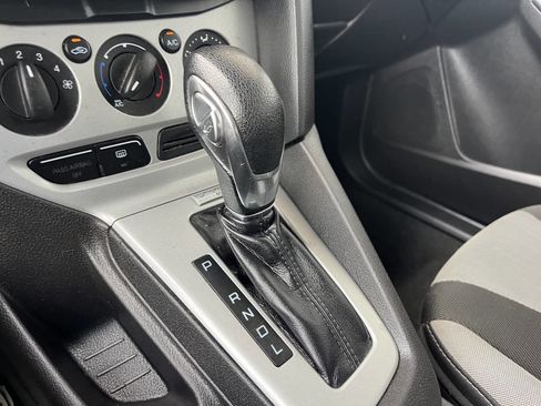 Used 2014 Ford Focus SE w/ SE Sport Package image 25