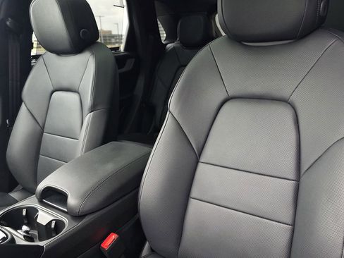 Certified 2025 Porsche Cayenne AWD/4WD image 5