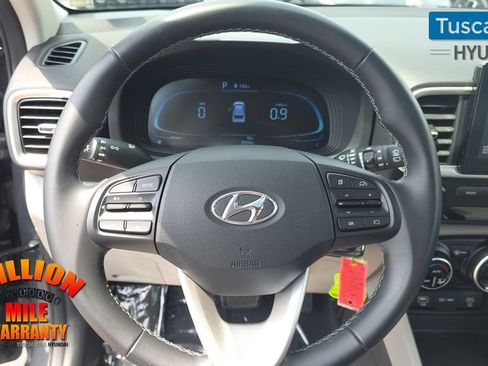 Used 2023 Hyundai Venue SEL FWD image 16