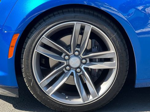 Used 2018 Chevrolet Camaro SS RWD image 42