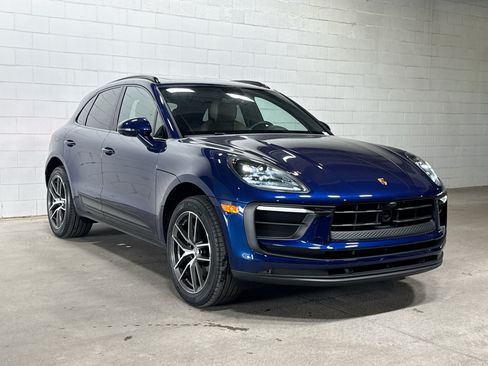 Certified 2026 Porsche Macan AWD/4WD image 6