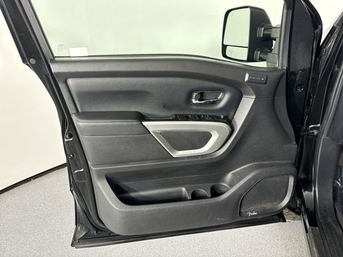 Used 2019 Nissan Titan PRO-4X image 20