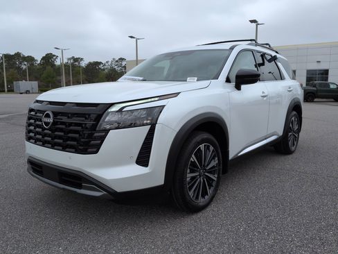 New 2026 Nissan Pathfinder Platinum FWD image 9