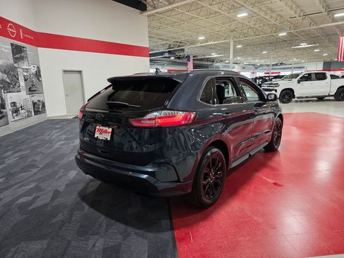 Used 2024 Ford Edge SE w/ Black Appearance Package image 3