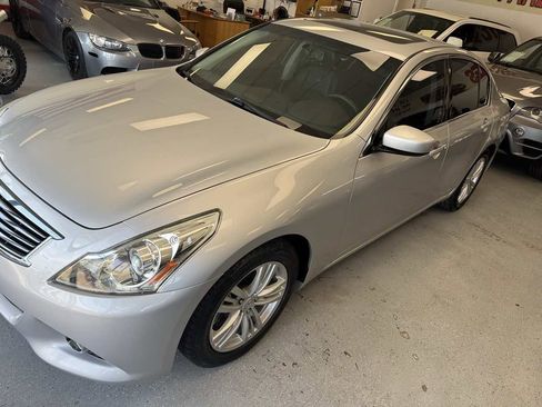 Used 2010 INFINITI G37 Journey w/ Premium Pkg image 6