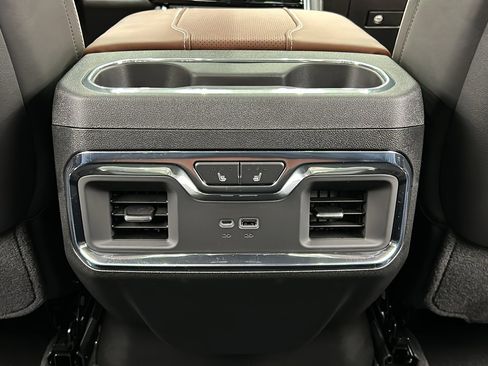 Used 2025 GMC Sierra 1500 Denali Ultimate image 40