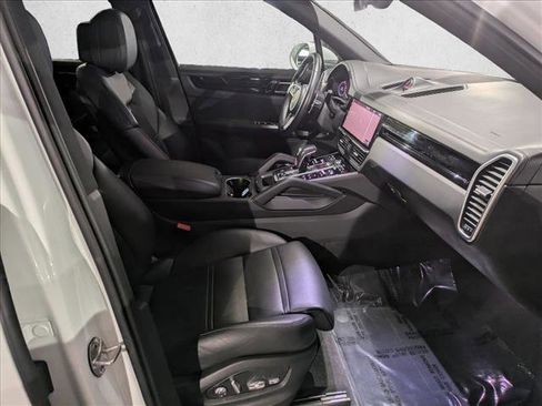 Used 2021 Porsche Cayenne image 22