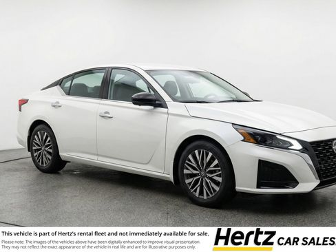 Used 2025 Nissan Altima 2.5 SV image 1