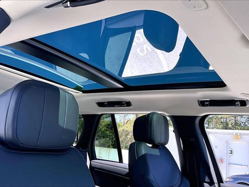 Used 2025 Land Rover Range Rover SE image 13