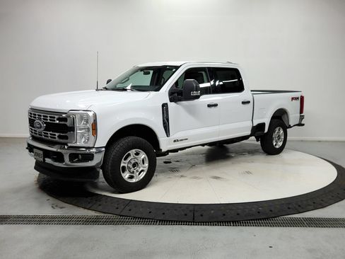 Used 2025 Ford F250 XLT w/ FX4 Off-Road Package AWD/4WD image 4