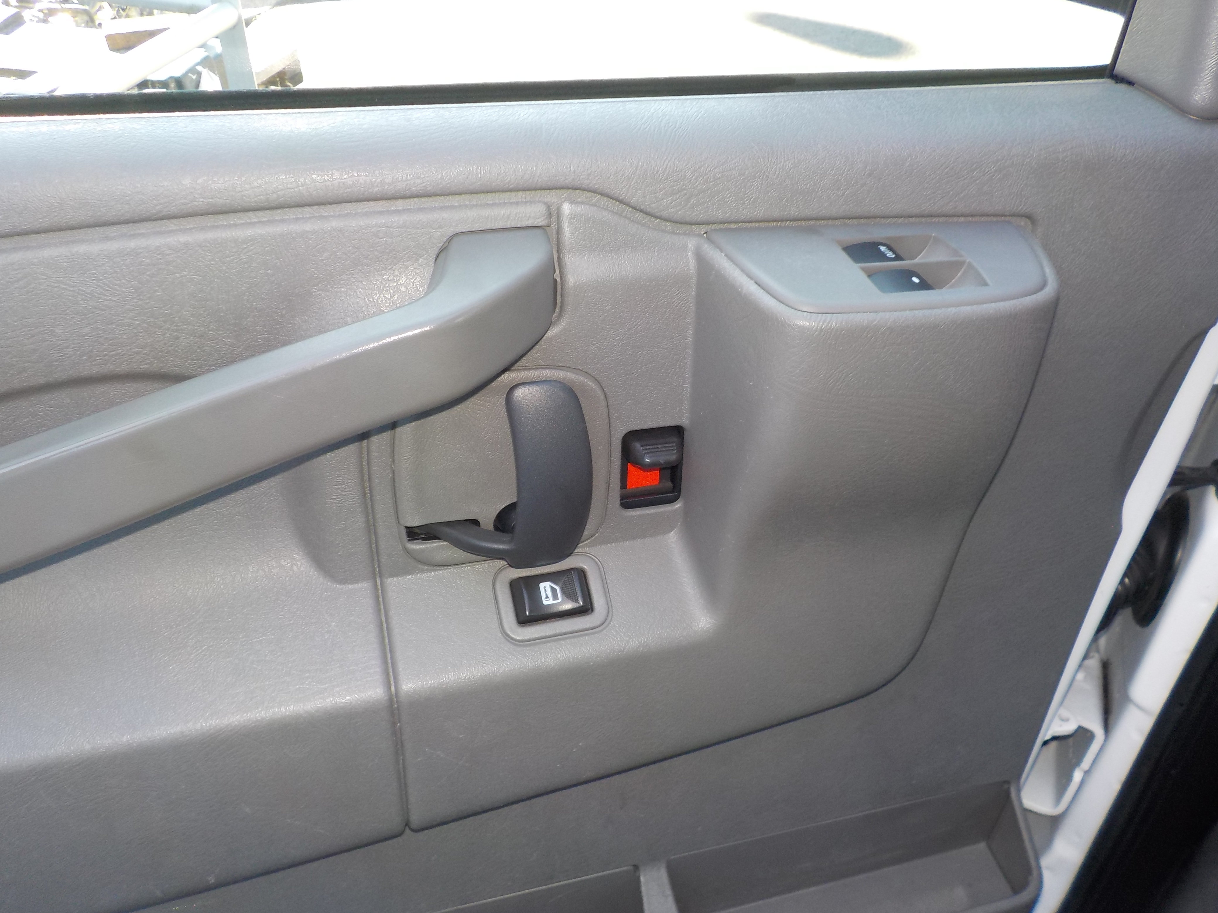 Used 2016 Chevrolet Express 2500 w/ Cold Climate Package RWD image 16