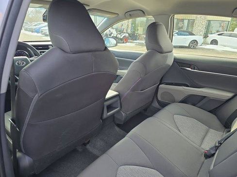 Used 2018 Toyota Camry LE image 11