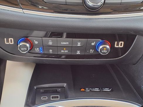 Used 2023 Buick Enclave Avenir image 30