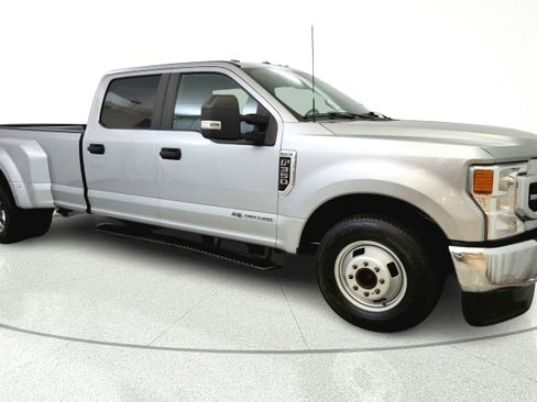 Used 2022 Ford F350 XL w/ STX Appearance Package RWD image 3