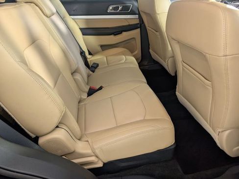 Used 2017 Ford Explorer XLT w/ Equipment Group 202A AWD/4WD image 35