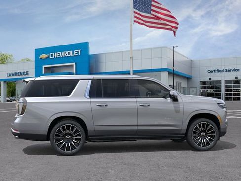 New 2026 Chevrolet Suburban High Country AWD/4WD image 5