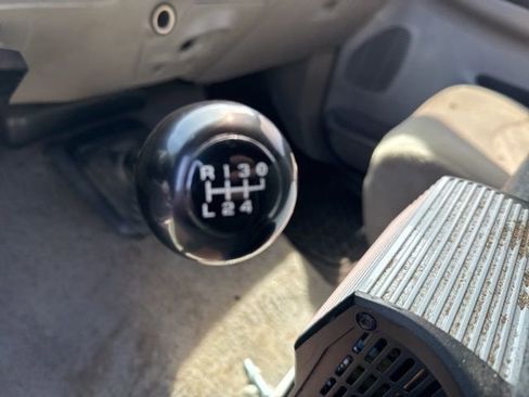 Used 2000 Ford F350 XLT image 2