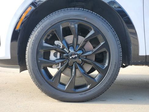Certified 2023 Kia Sorento SX image 11