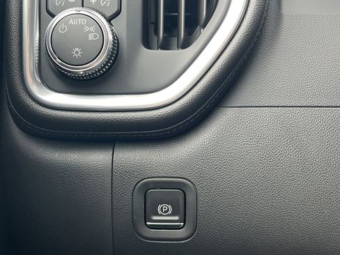 Used 2022 GMC Sierra 1500 SLE image 15