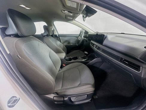 Used 2025 Kia K4 LXS image 31