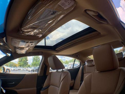 Used 2025 Lexus ES 300h ES 300h image 22