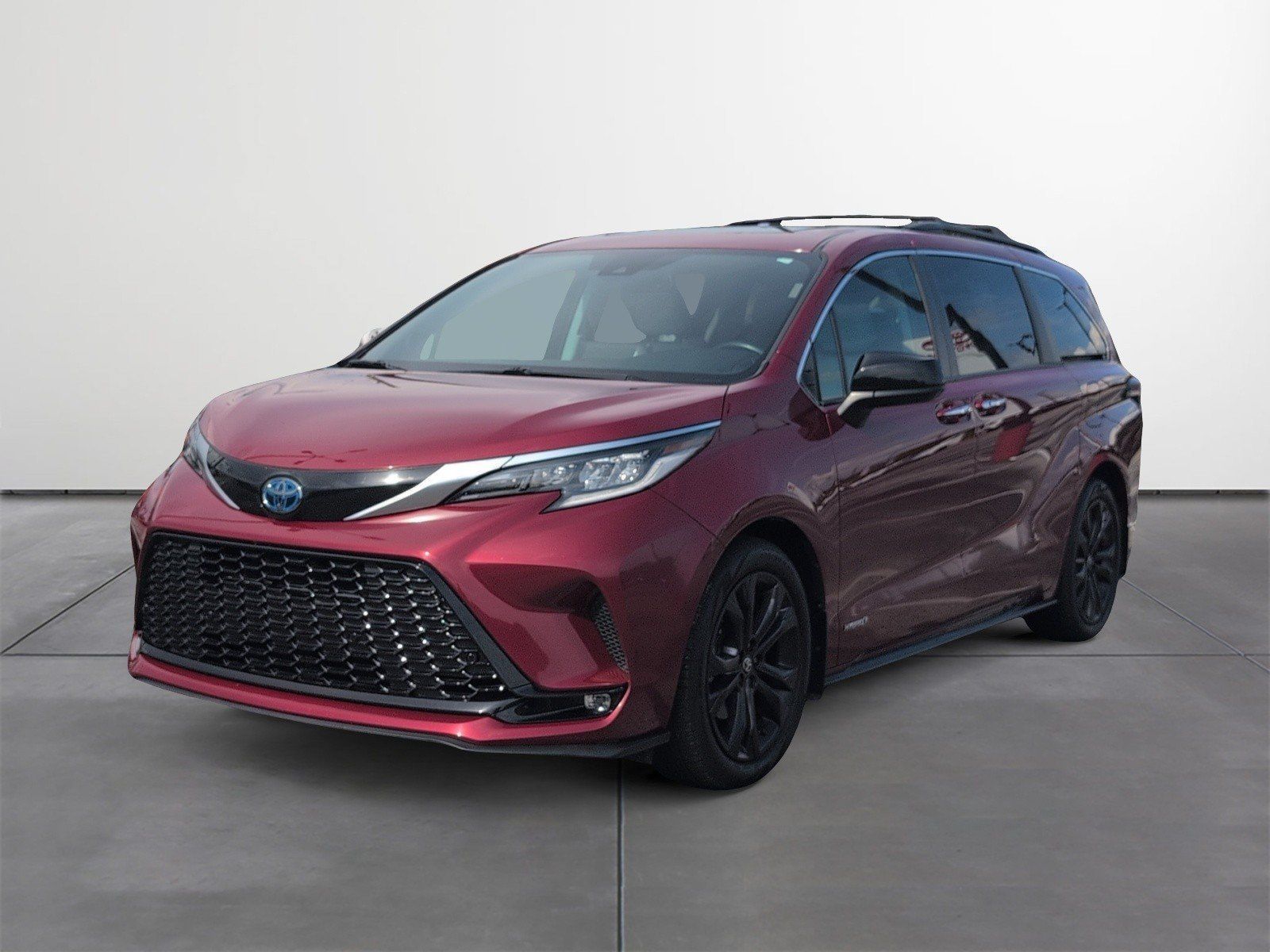 Used 2021 Toyota Sienna XSE w/ XSE Plus Package FWD image 2