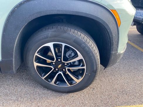 Used 2025 Chevrolet TrailBlazer LT AWD/4WD image 4