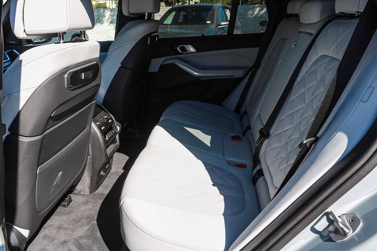Used 2025 BMW X5 xDrive40i w/ Executive Package AWD/4WD image 18
