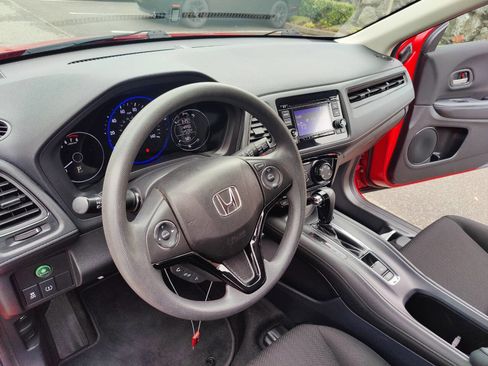 Used 2018 Honda HR-V LX image 12