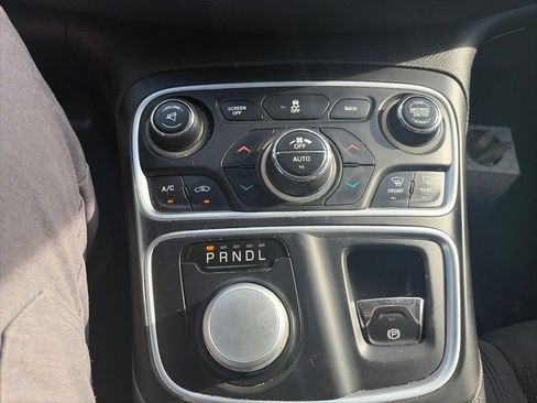 Used 2015 Chrysler 200 Limited w/ Convenience Group FWD image 23