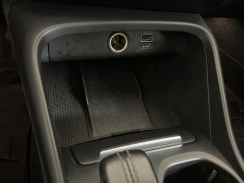 Used 2020 Volvo XC40 T4 Momentum image 14