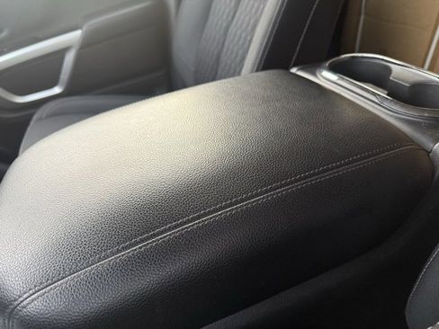 Used 2019 Nissan Titan SV w/ SV Convenience Package image 27