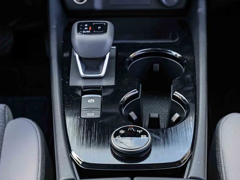 Used 2023 Nissan Rogue SV image 14