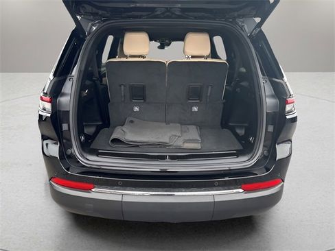 Used 2025 Jeep Grand Cherokee L Limited image 21