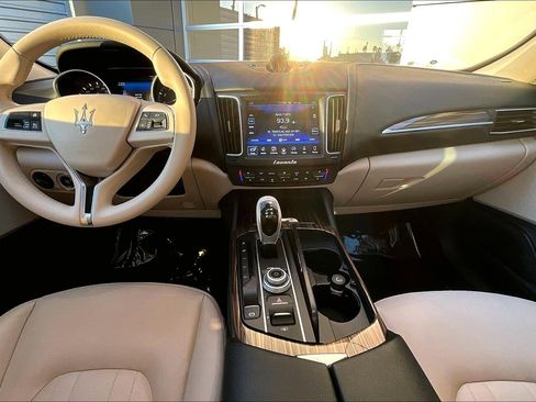Used 2017 Maserati Levante image 14