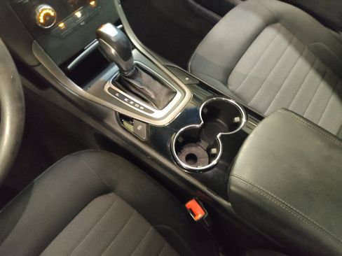 Used 2018 Ford Edge SE FWD image 26